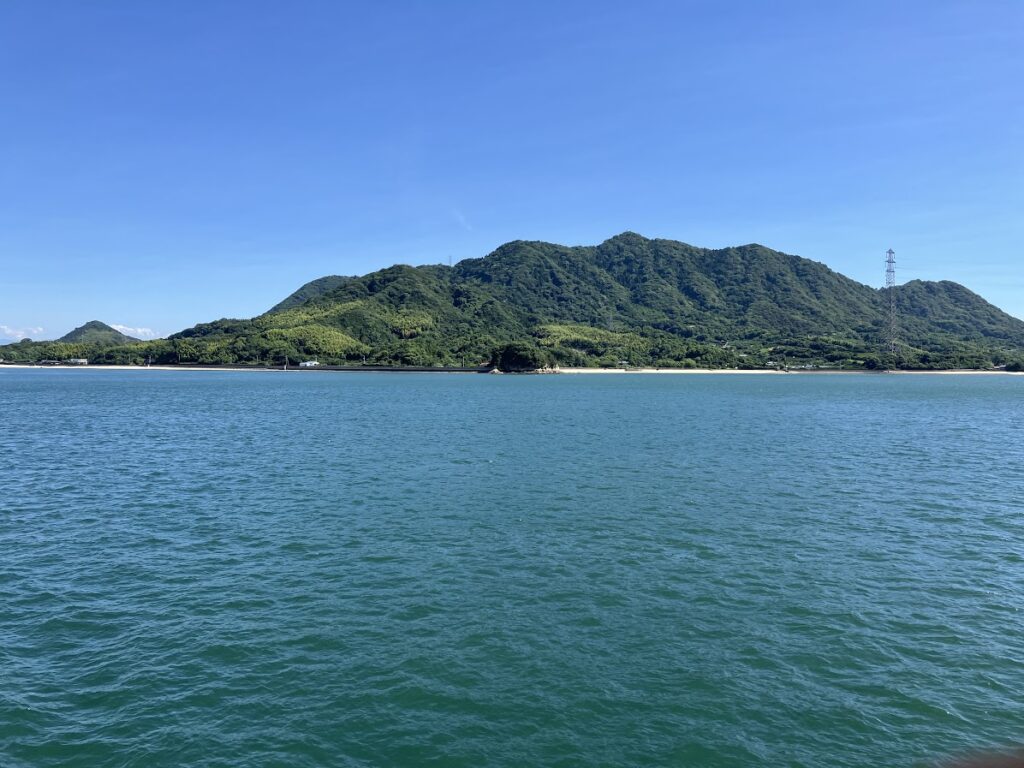 海から見た大久野島